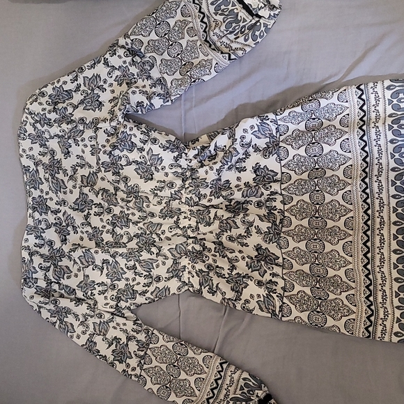 NWOT honey belle longsleeve wrap Dress with design - Picture 5 of 5